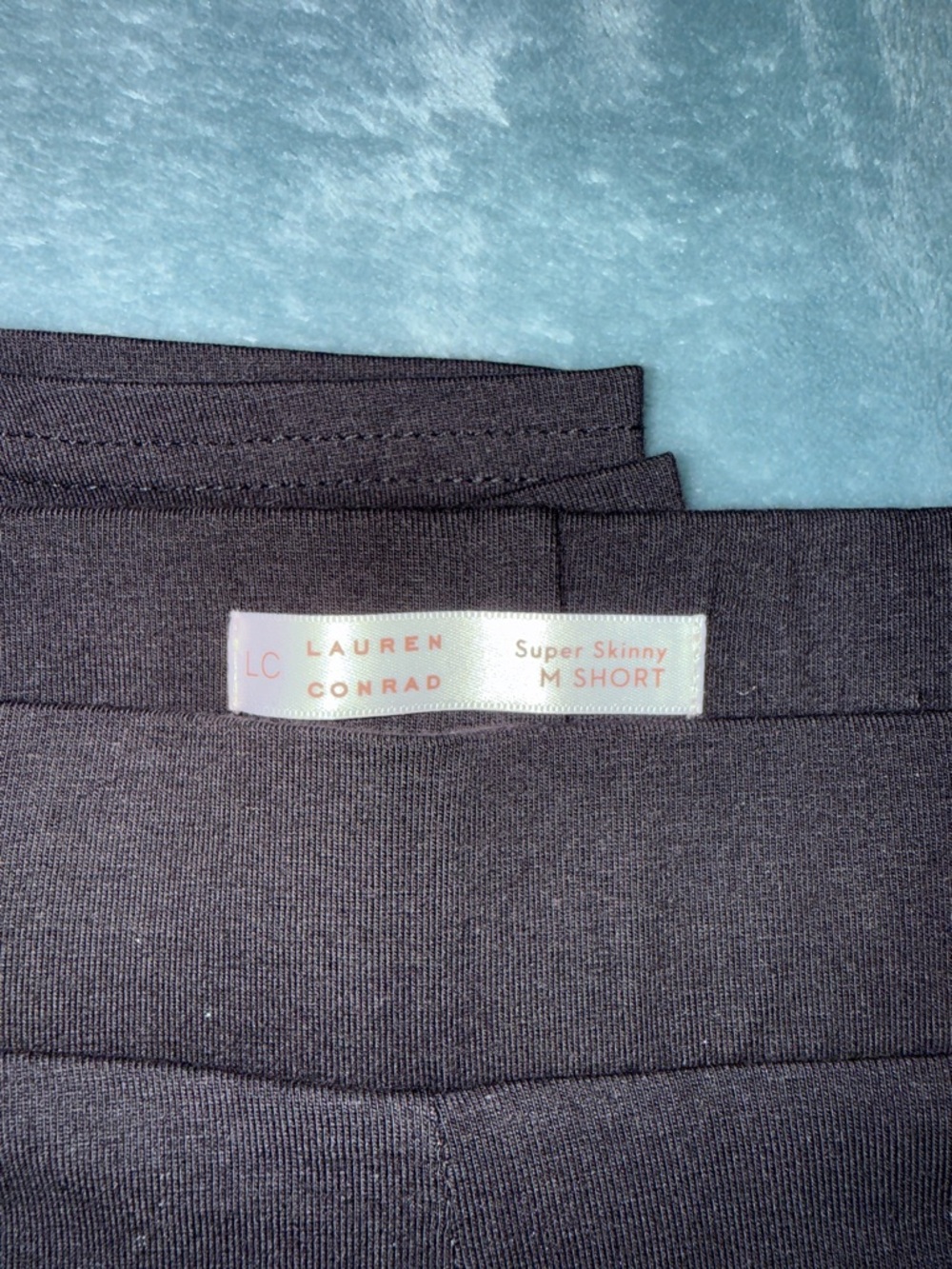 Sleek Black High-Rise Leggings - Picture 4 of 4